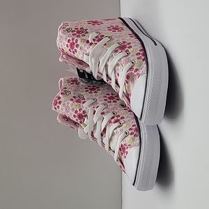 Converse High Top Brand new size junior =size women's 6.